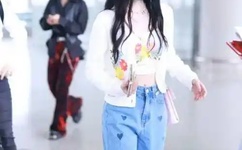 女生喊疼男生越往里寨的电影